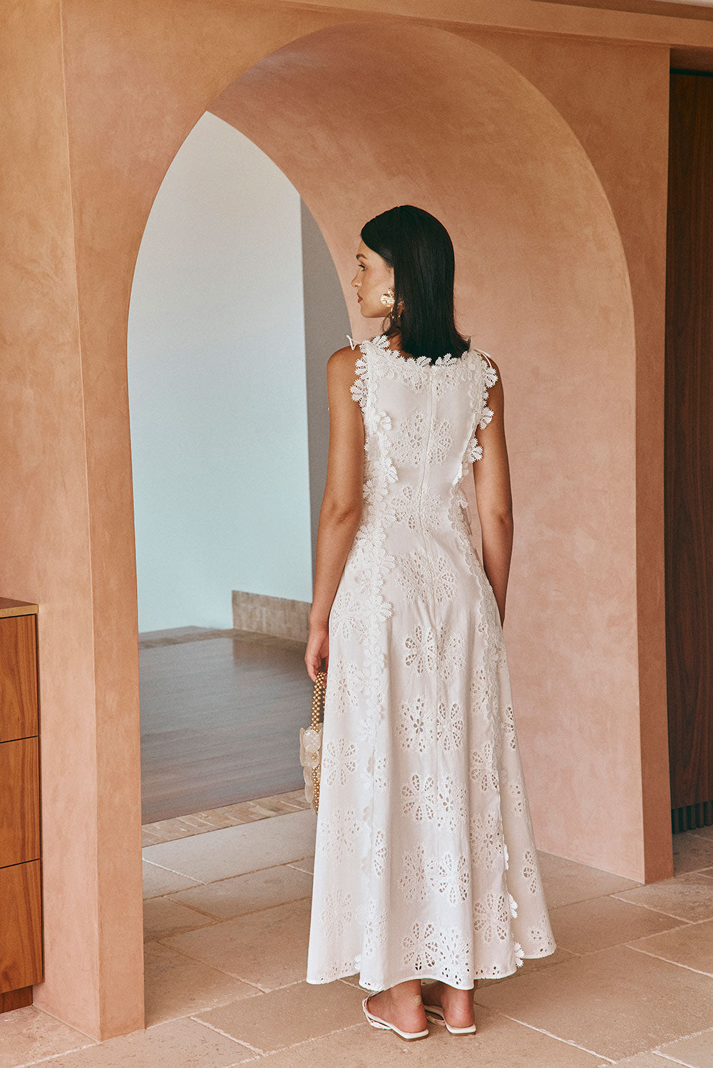 Elowen | Women’s Lace Embroidered Midi Dress