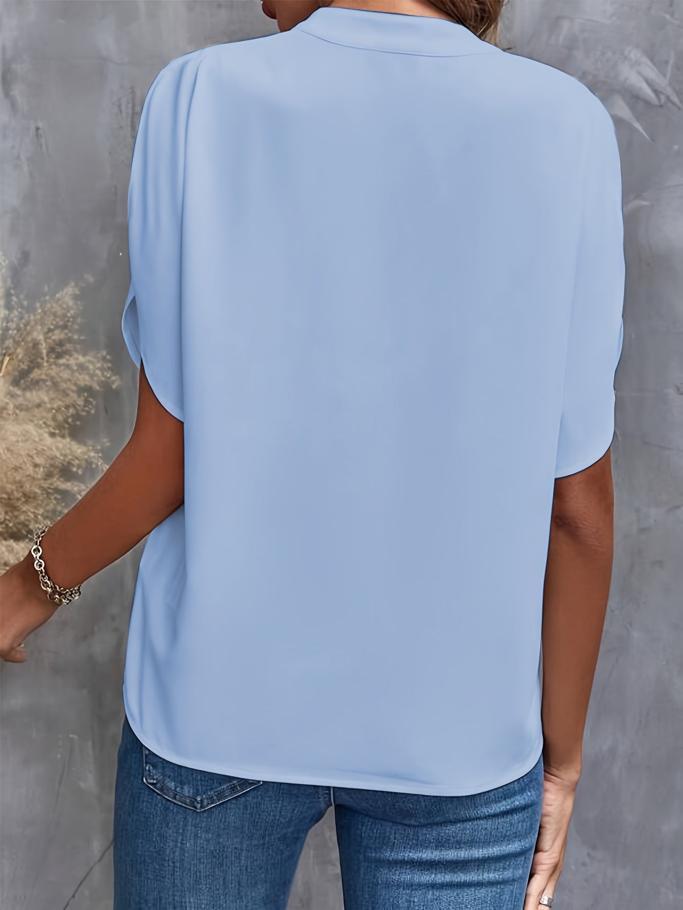 Taylor | Relaxed V-Neck Summer Blouse