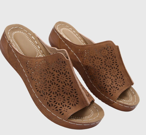 Solvéra |Women's Perforated Orthopedic Slides
