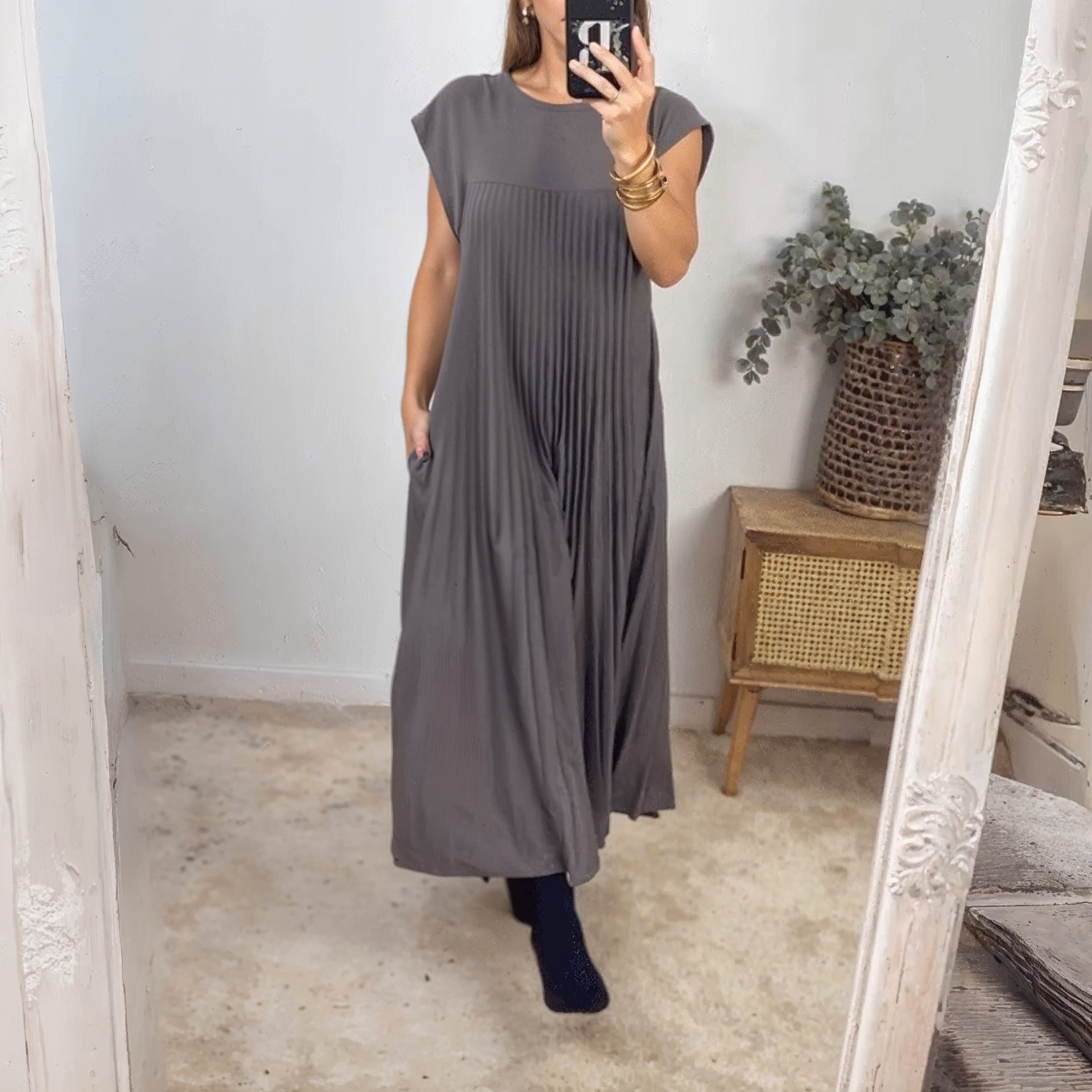 Selvara | Women’s Sleeveless Pleated Dress