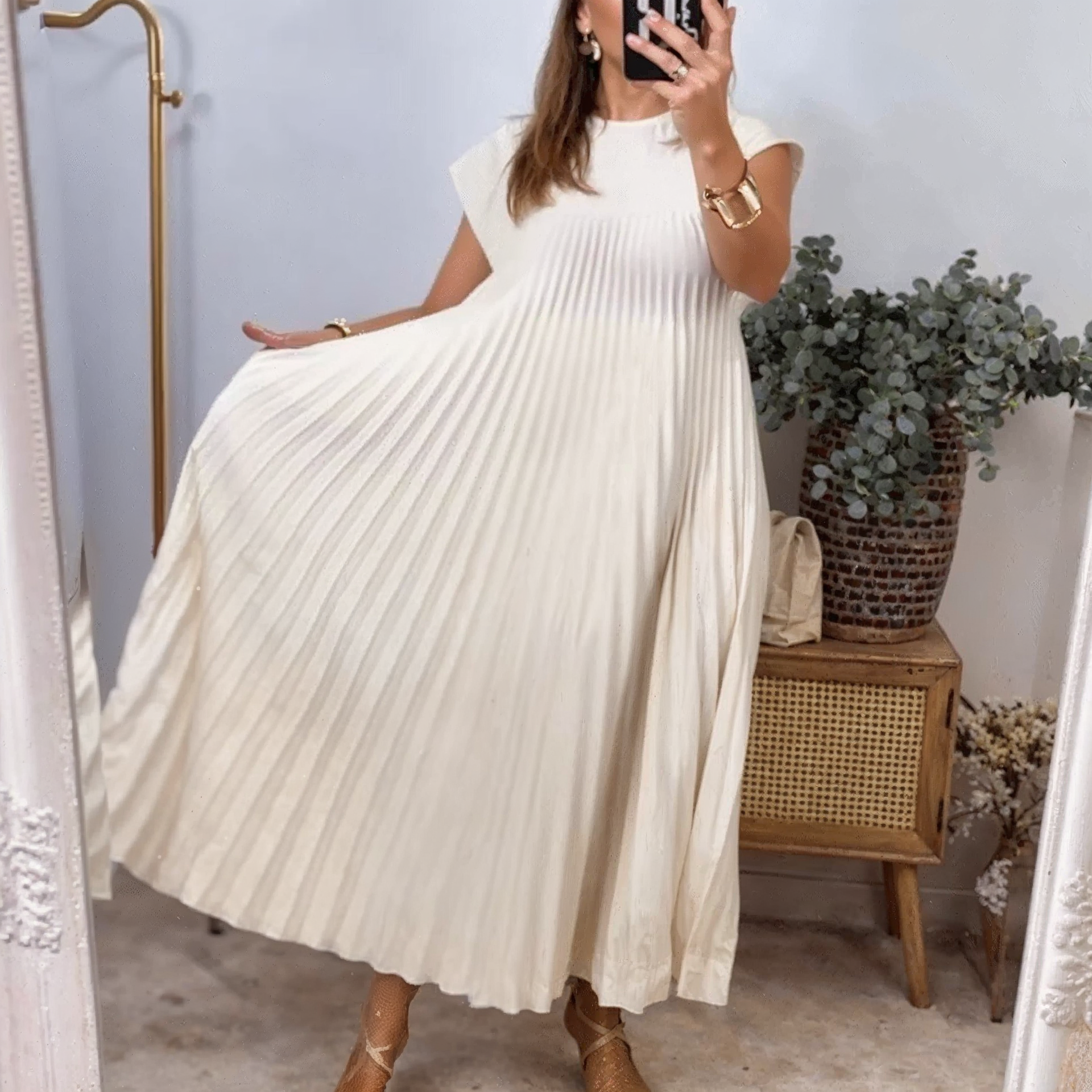 Selvara | Women’s Sleeveless Pleated Dress